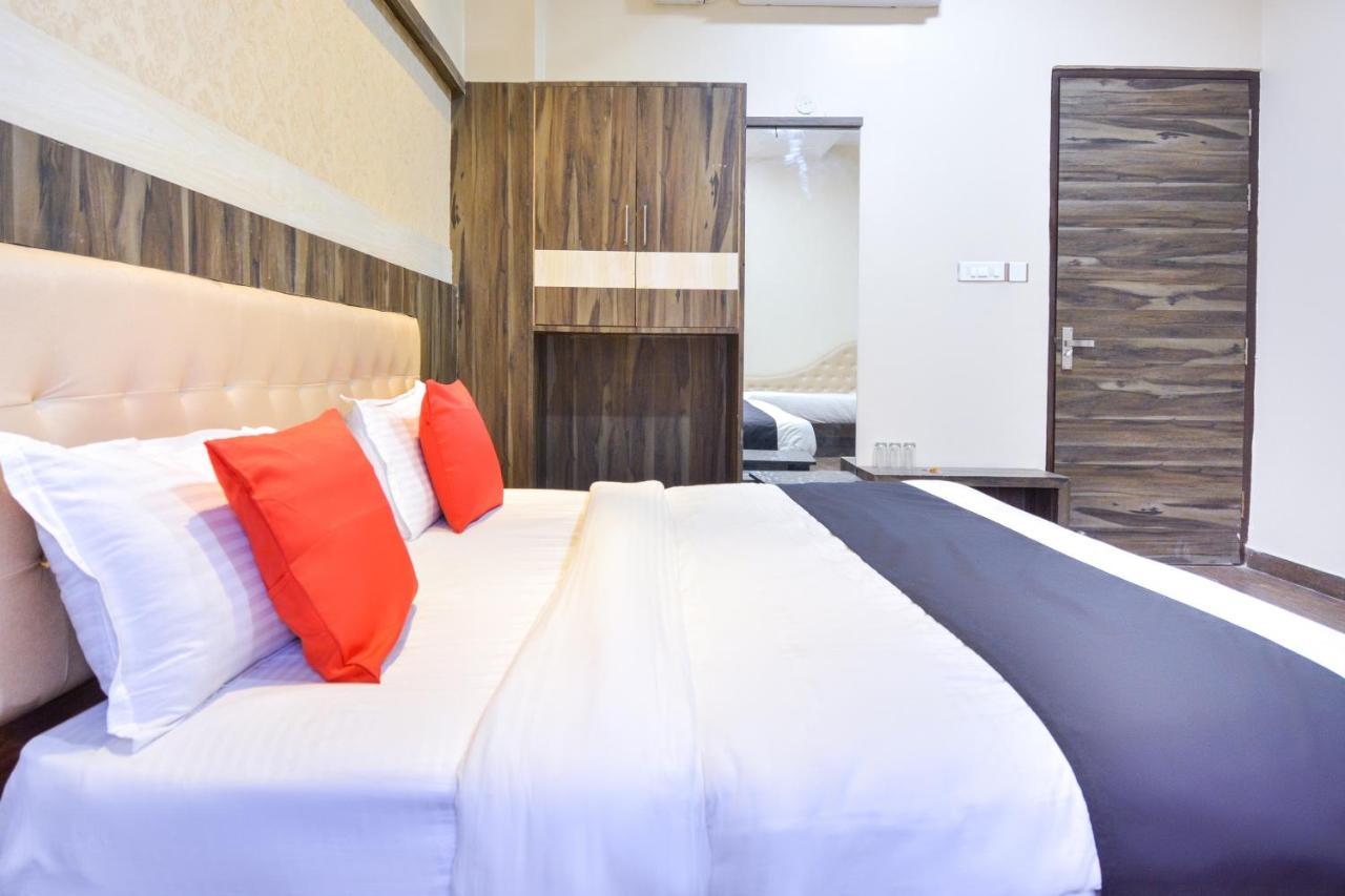 Capital O Moments Inn Amritsar Esterno foto