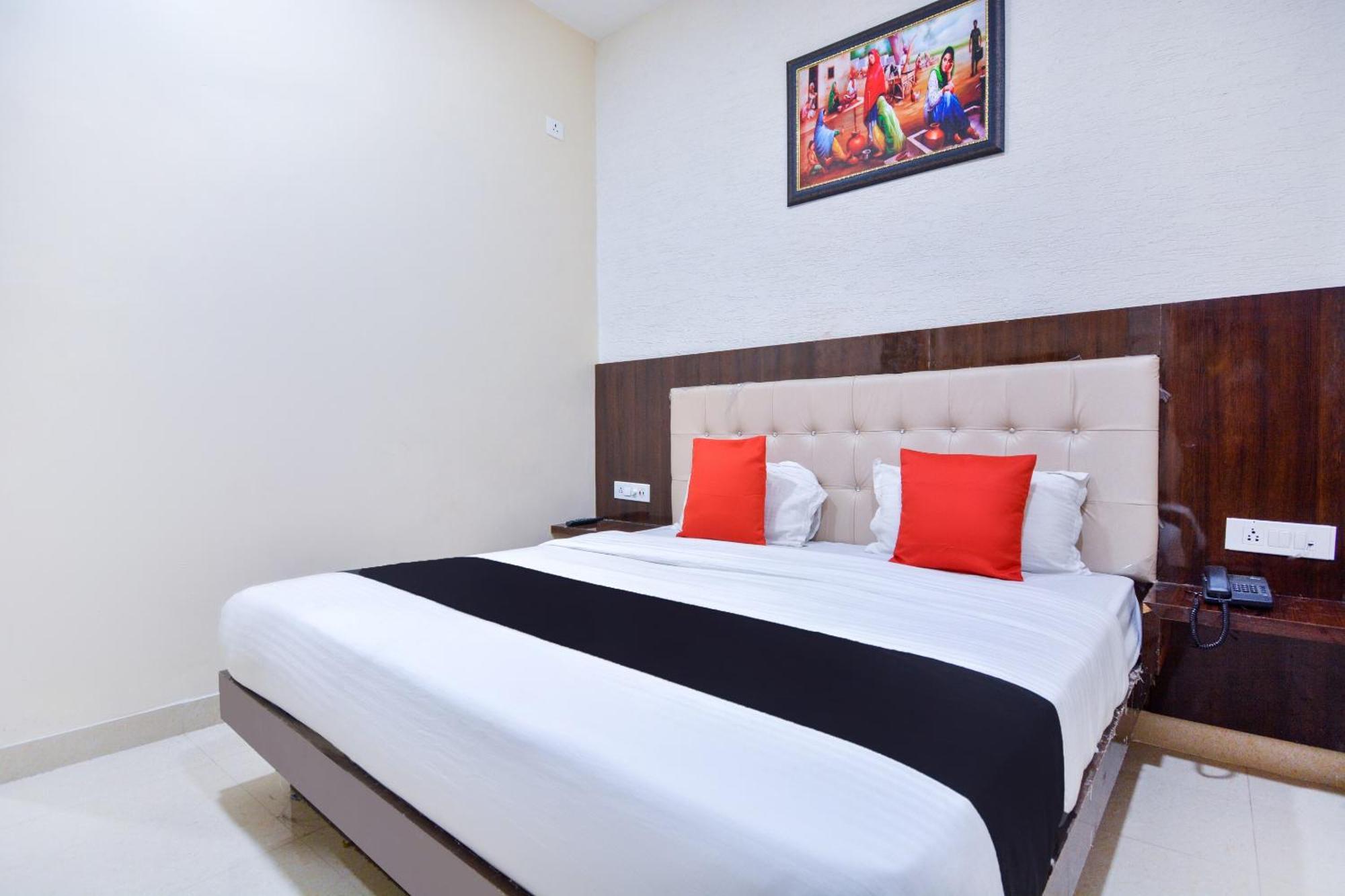Capital O Moments Inn Amritsar Esterno foto