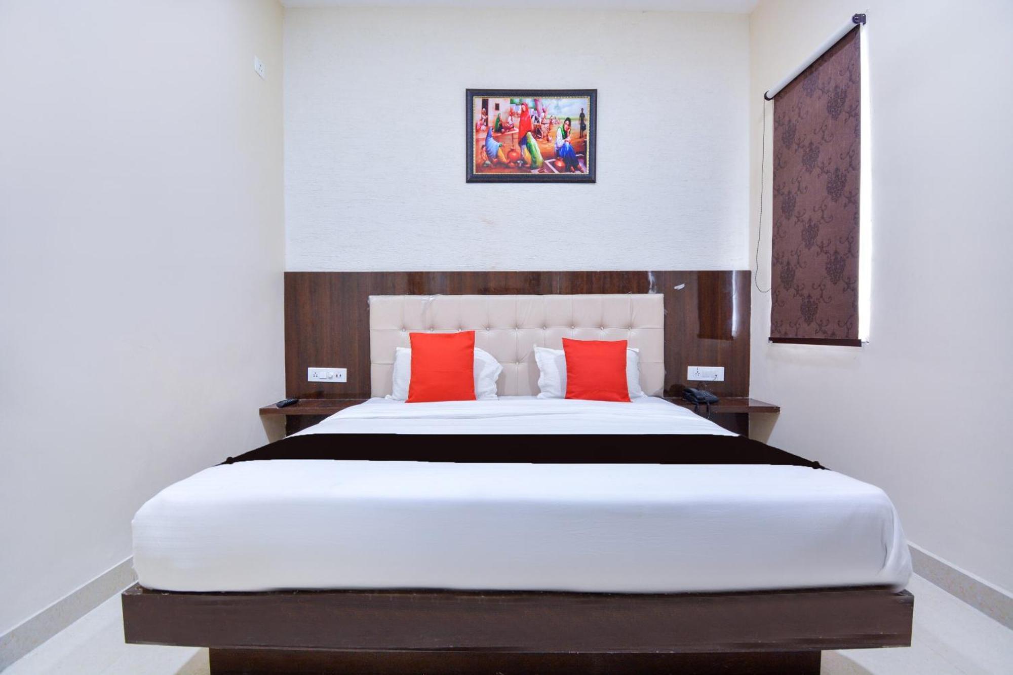 Capital O Moments Inn Amritsar Esterno foto