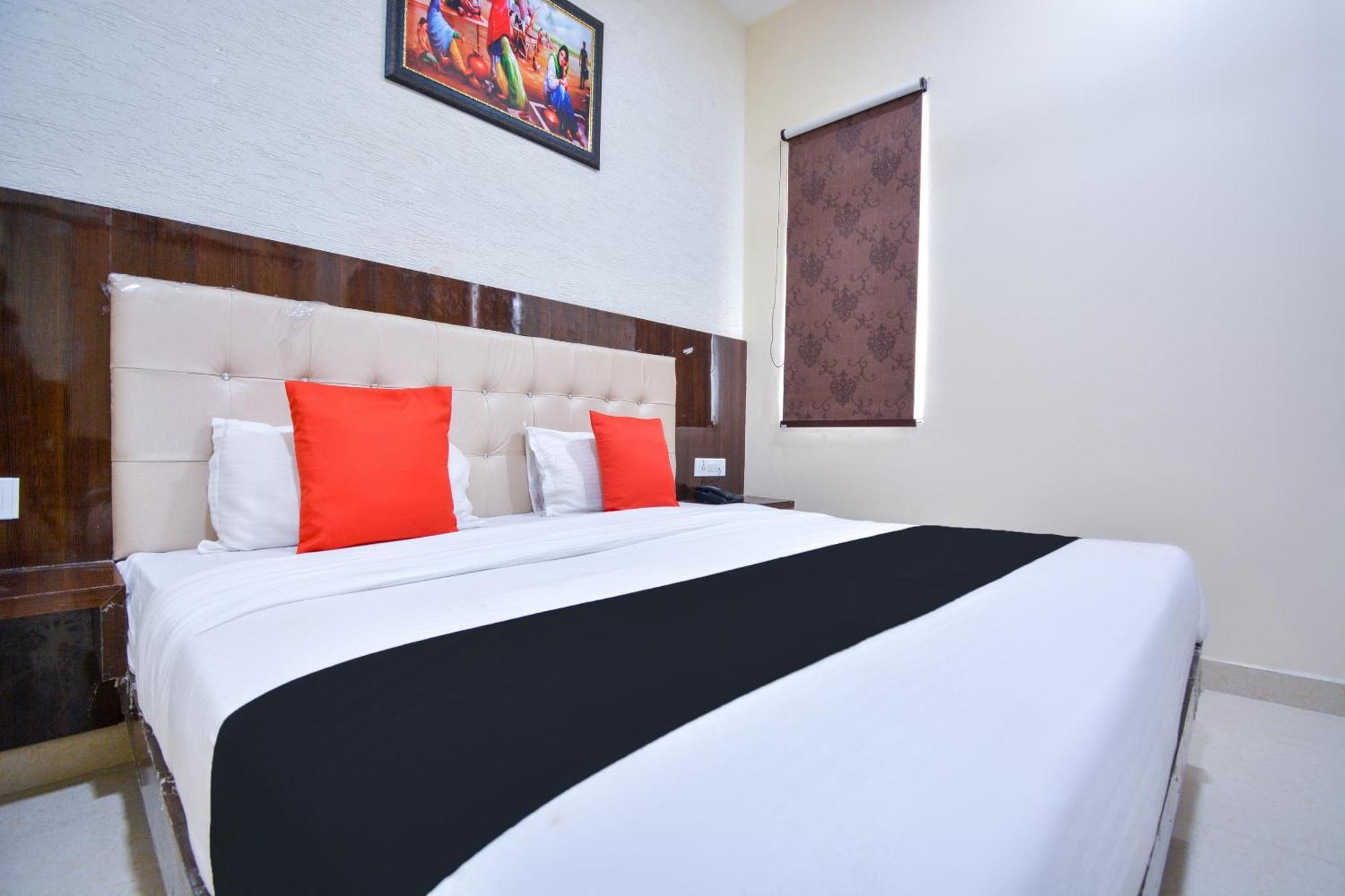 Capital O Moments Inn Amritsar Esterno foto