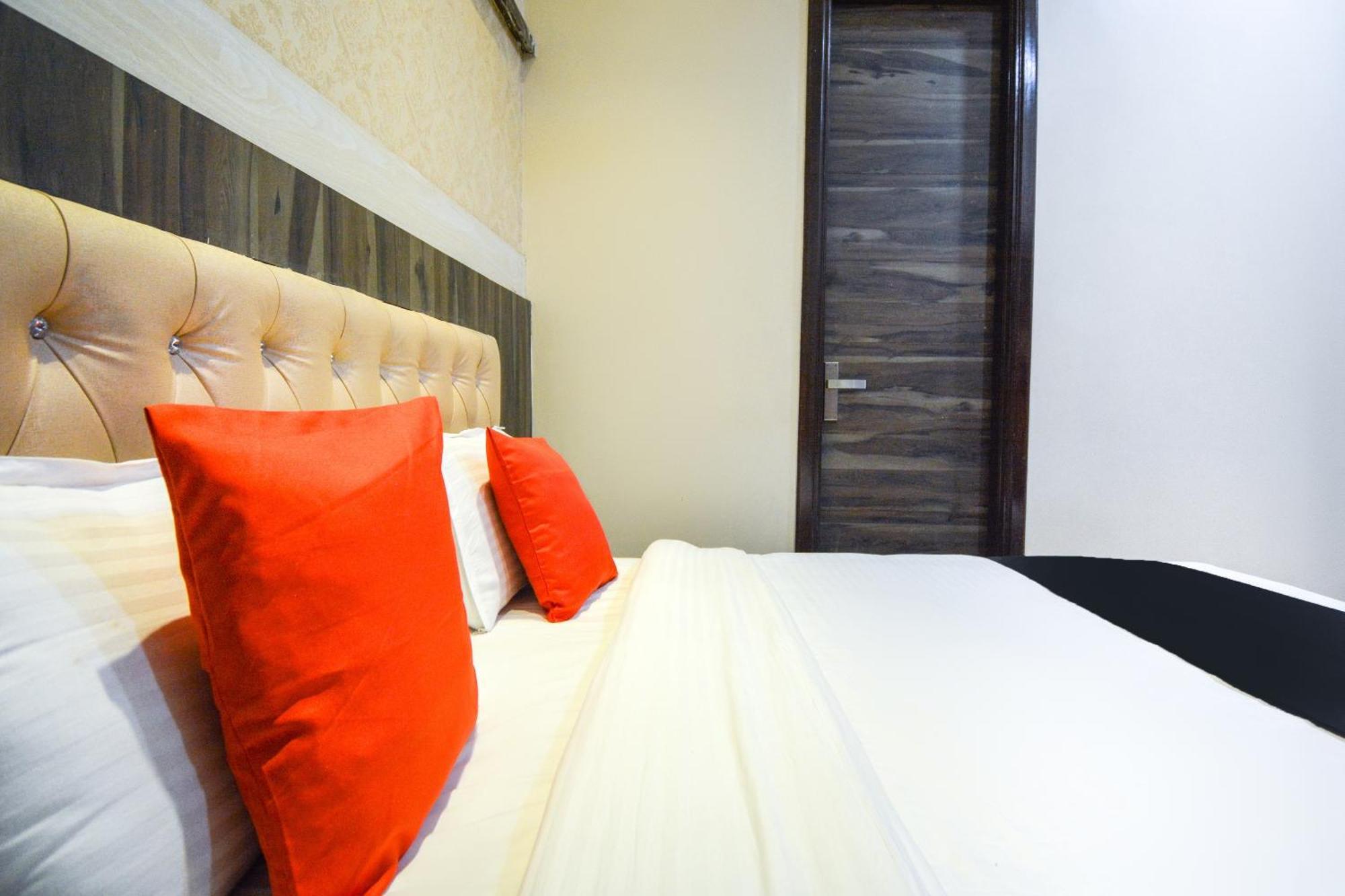 Capital O Moments Inn Amritsar Esterno foto
