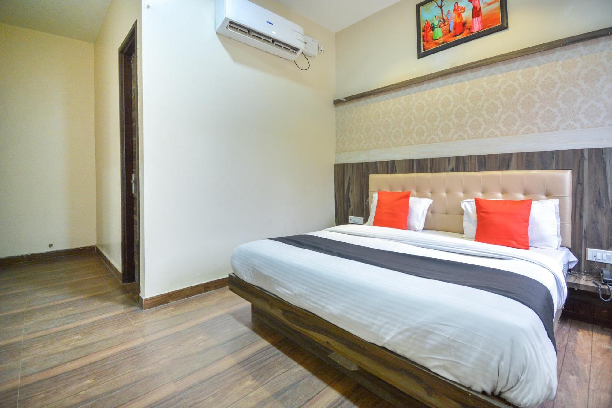 Capital O Moments Inn Amritsar Esterno foto