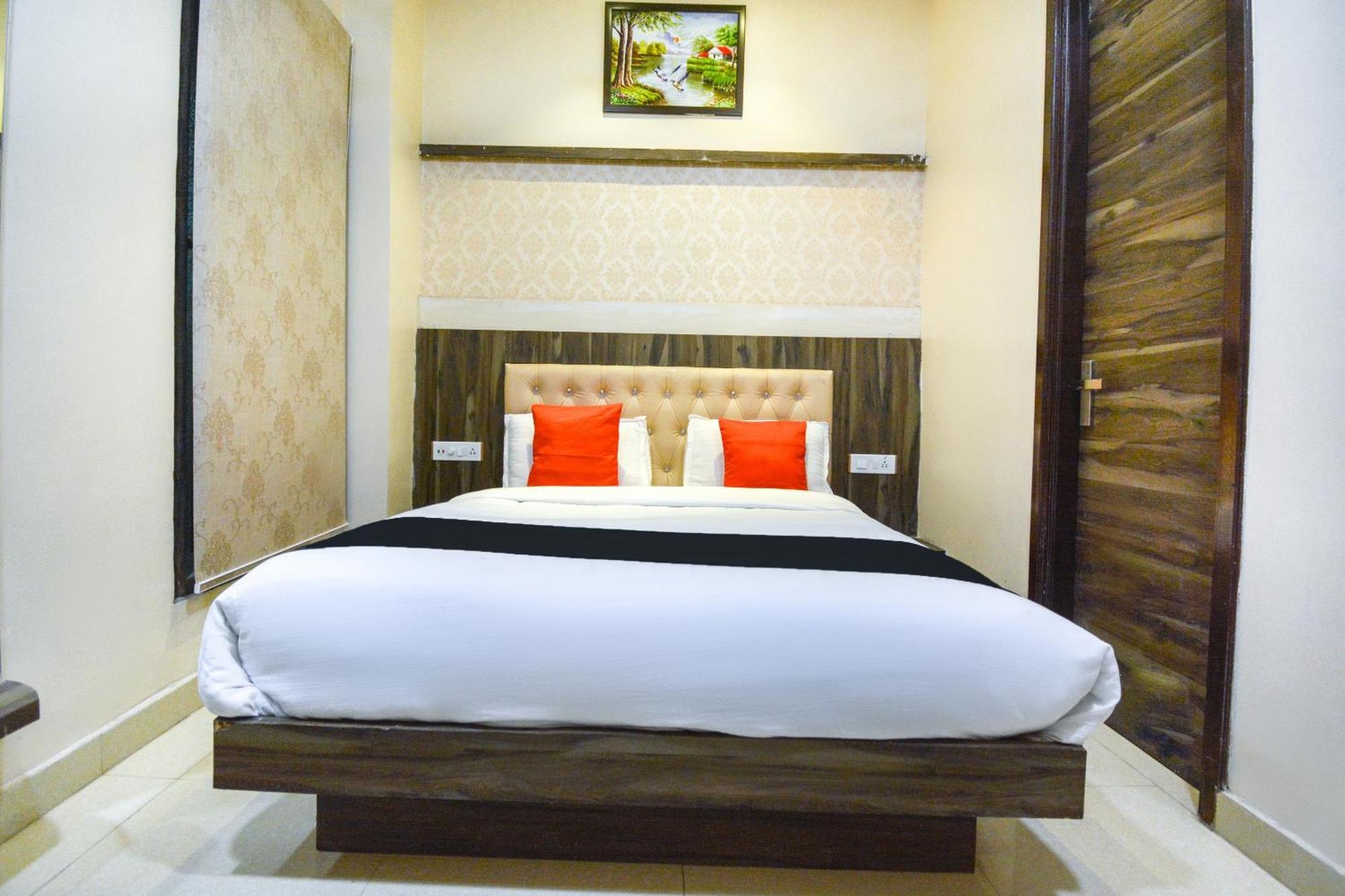 Capital O Moments Inn Amritsar Esterno foto
